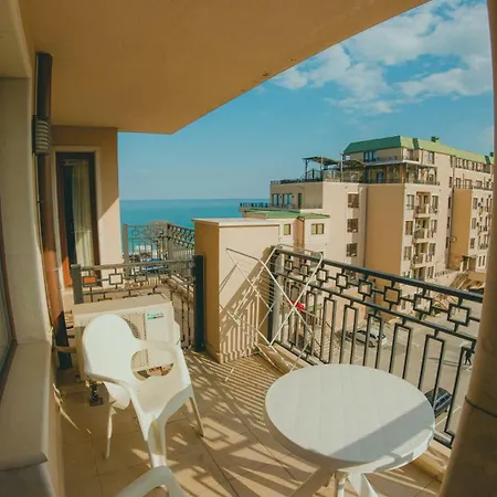 Goldensands Apartment *