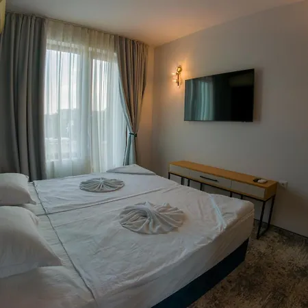 Goldensands Apartment *