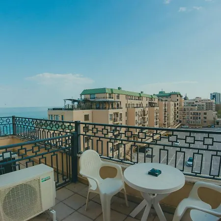 Goldensands Apartment